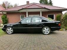 1991 Mercedes-Benz E 300 Schwarz
220 HP