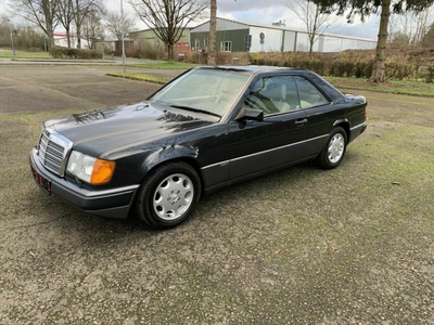 1991 Mercedes-Benz 300 schwarz Automatik
220 HP