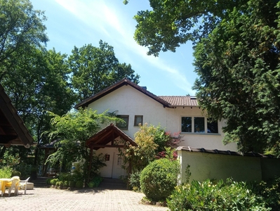 Idyllisches Grundstück in Südhanglage (1280 qm) mit freistehendem Einfamilienhaus (160 qm)