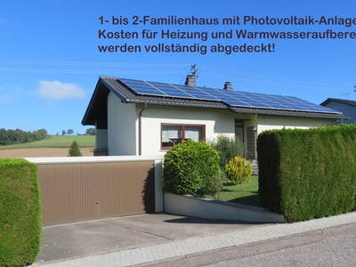 Familienparadies mit Fernblick: 1-2 Familienhaus mit Doppelgarage in ruhiger Lage, mit Einbau-Küche