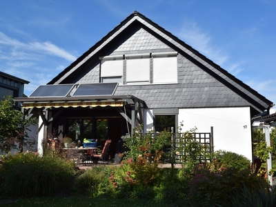 Friedberg Großzügiges Mehrgenerationenhaus mit traumhaftem Garten