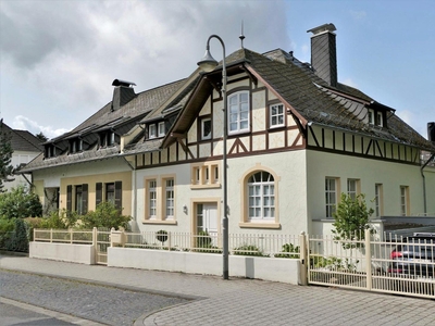 Neuer Preis: Sanierte Stadtvilla in Königstein mit Burgblick (auch gewerblich nutzbar)