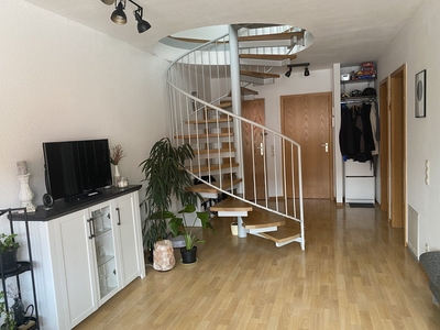 Provisionsfrei! Lichtdurchflutete 3,5 Zimmer Maisonette Wohnung mit Balkon und EBK in Reutlingen