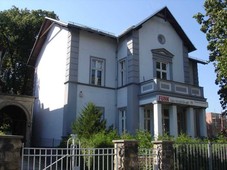 villa und nebengebäude mit bebauungsreserve in pankow-niederschönhausen