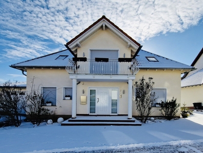 Smart-Home-Villa mit Vollwärmeschutz und Luxushighlights