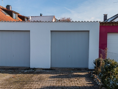 Großzügige Einzelgarage mit elektrischem Garagentor im schönen Roth-Eckersmühlen