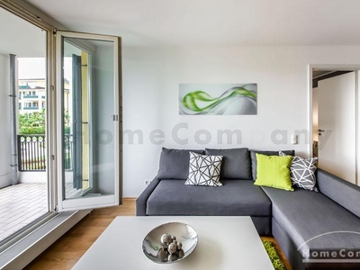 Schöne neu möblierte 2-Zimmer-Wohnung mit großem Balkon in Moosach