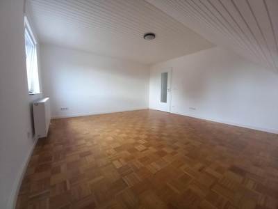 2 Zimmer Dachgeschosswohnung in Mainz-Marienborn mit Küche, Erstbezug nach Sanierung