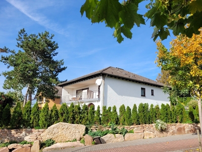 Architektenhaus in Hünfelder Bestlage auf großzügigem Grundstück