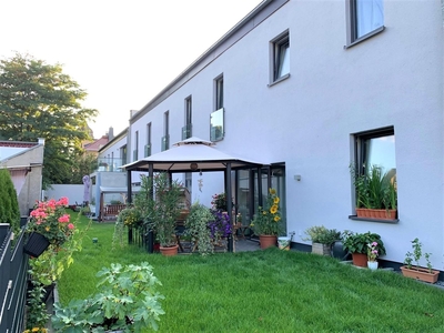 Alte Remise im modernen Loftstil saniert. Reihenendhaus mit Garage und Gartenanteil in Radebeul Ost