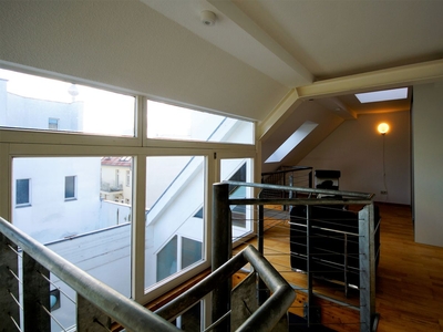 Loftiges Dachgeschoss-Maisonette-Apartment mit Dachterrasse! Super zentral und komplett ausgestattet, Nähe Hackesche Höfe in Berlin-Mitte!