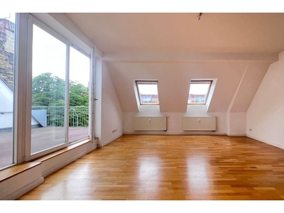 Miete 5 Schlafzimmer wohnung von 190 m² in Berlin