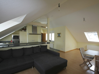 Großzügige, moderne 2 Zimmer Wohnung in einem 3 Parteienhaus in Zeilsheim!
