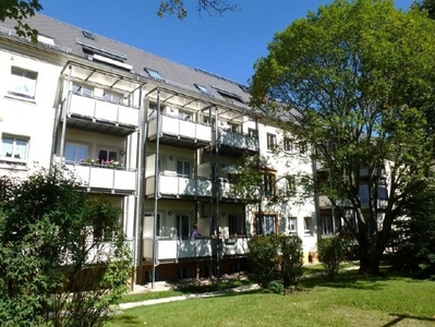 Frisch renovierte 2-Raum-Wohnung mit Stellplatz & Balkon in begehrter Lage