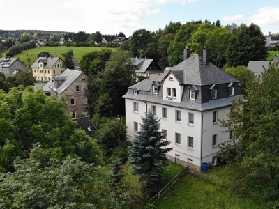 Charmantes Mehrfamilienhaus mit zeitloser Eleganz im Erzgebirge sucht neuen Besitzer