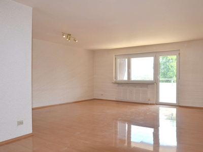 Sofort verfügbare 3,5-Zimmer Wohnung in Dagersheim.