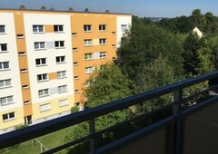 familienwohnung mit 2 bädern, abstellraum und 2 balkonen ganz oben im grünen