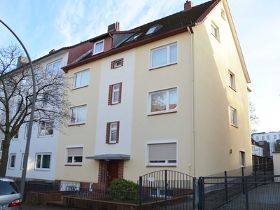 Mehrfamilienhaus mit 8 Garagen zentral in Eißendorf!