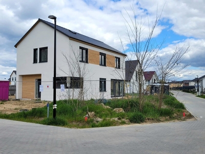 Energieeffizientes Architektenhaus im Bau mit 6 Zimmern, 2 Eingängen, Carport und Südgarten, KfW 40