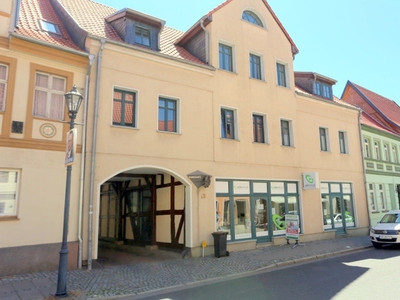 Mehrfamilienhaus im Oscherslebener Zentrum mit 6 Wohnungen, 3x Gewerbe, 7 Stellplätze
