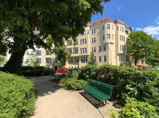 Bezugsfreie 3-Zimmer Altbauwohnung am Friedensplatz in Tempelhof