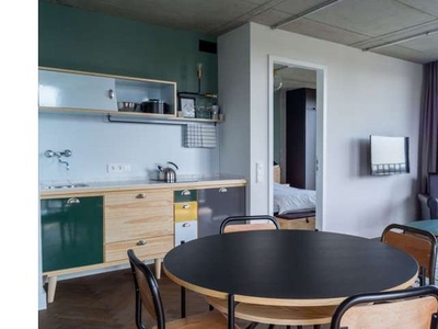 Miete 1 Schlafzimmer wohnung von 64 m² in Berlin